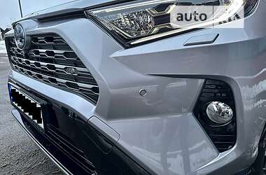 Внедорожник / Кроссовер Toyota RAV4 2019 в Киеве