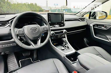 Позашляховик / Кросовер Toyota RAV4 2022 в 