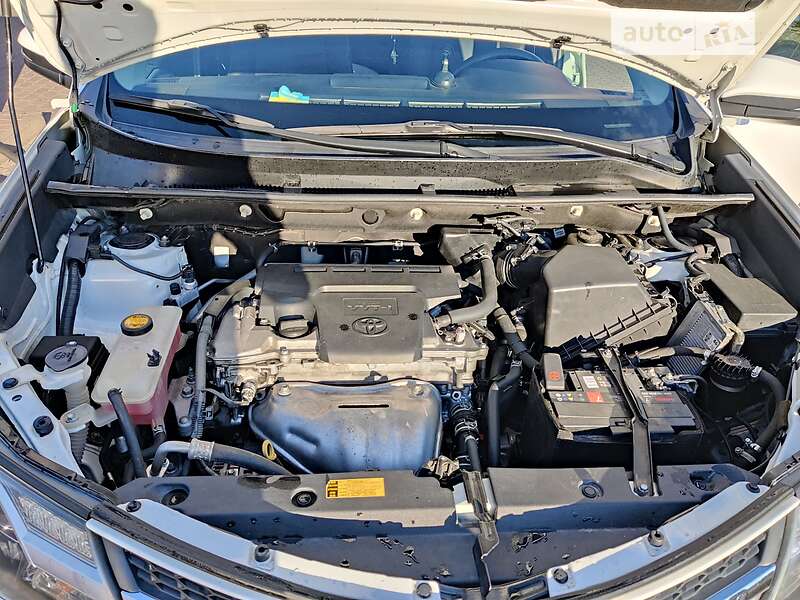 Позашляховик / Кросовер Toyota RAV4 2015 в Мукачевому