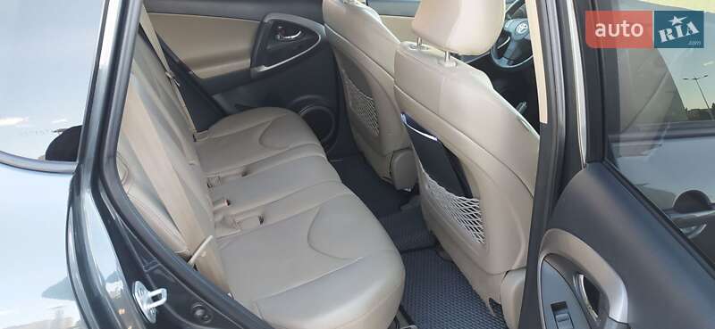 Позашляховик / Кросовер Toyota RAV4 2006 в Львові