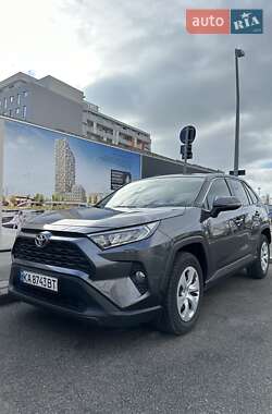 Внедорожник / Кроссовер Toyota RAV4 2019 в Киеве