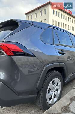 Позашляховик / Кросовер Toyota RAV4 2019 в 