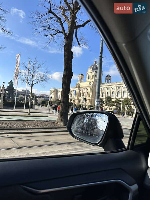 Позашляховик / Кросовер Toyota RAV4 2019 в Києві