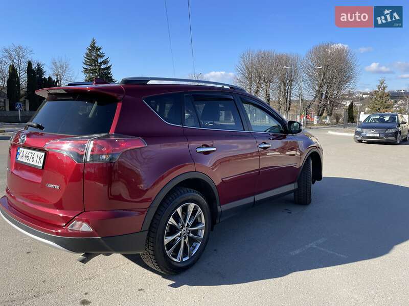 Внедорожник / Кроссовер Toyota RAV4 2017 в Киеве