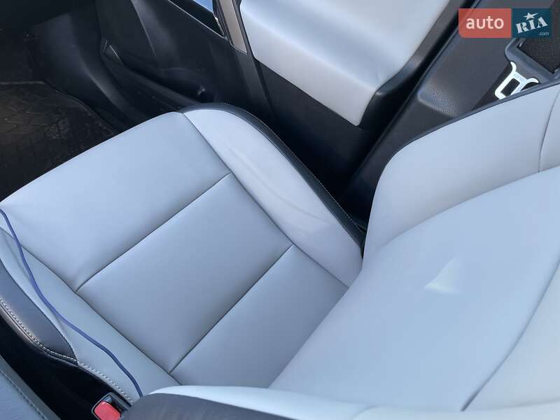 Внедорожник / Кроссовер Toyota RAV4 2017 в Киеве