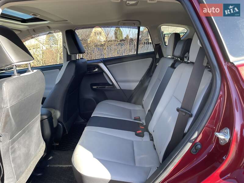 Внедорожник / Кроссовер Toyota RAV4 2017 в Киеве