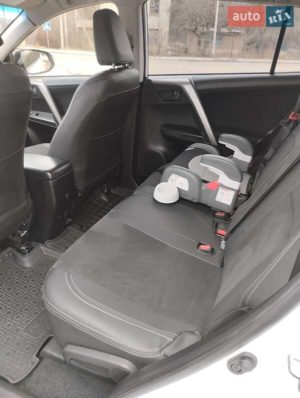 Позашляховик / Кросовер Toyota RAV4 2018 в Знам'янці