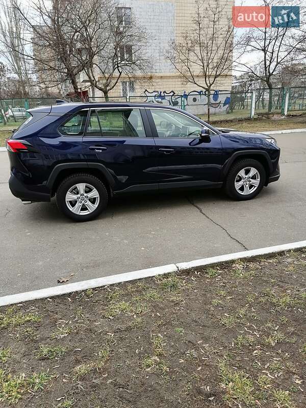 Позашляховик / Кросовер Toyota RAV4 2021 в Києві