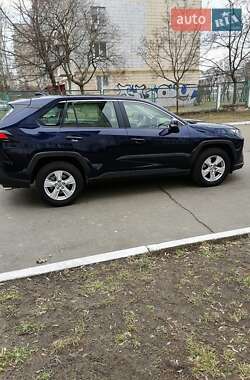 Внедорожник / Кроссовер Toyota RAV4 2021 в Киеве