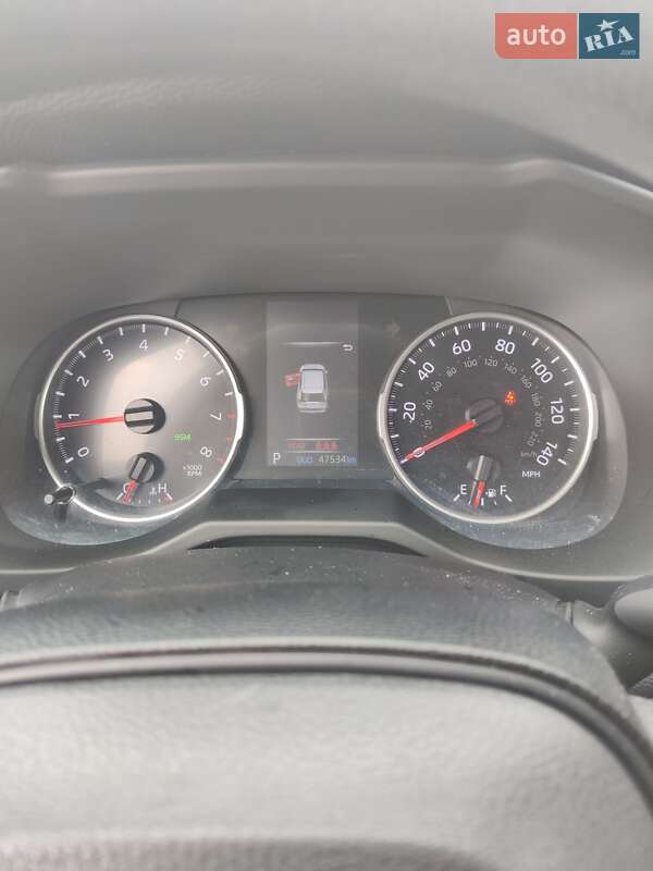 Внедорожник / Кроссовер Toyota RAV4 2019 в Киеве