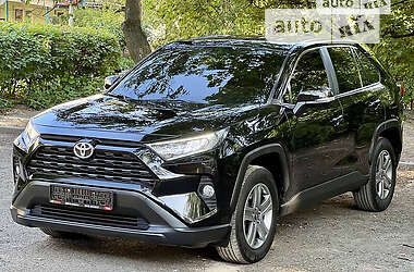 Внедорожник / Кроссовер Toyota RAV4 2019 в 