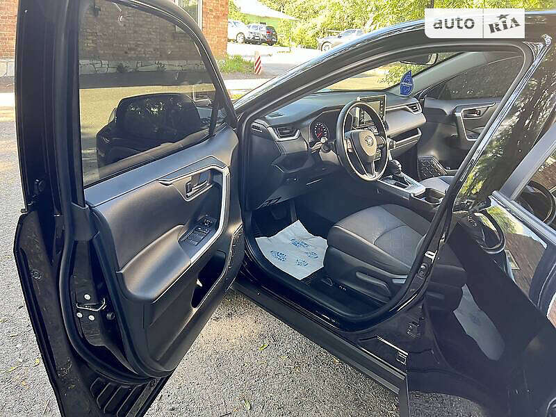 Позашляховик / Кросовер Toyota RAV4 2019 в Києві фото 15 Позашляховик / Кросовер Toyota RAV4 2019 в Києві