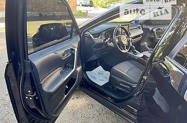 Внедорожник / Кроссовер Toyota RAV4 2019 в 