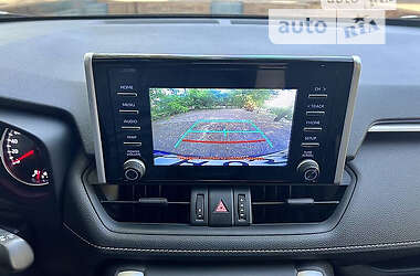 Внедорожник / Кроссовер Toyota RAV4 2019 в 