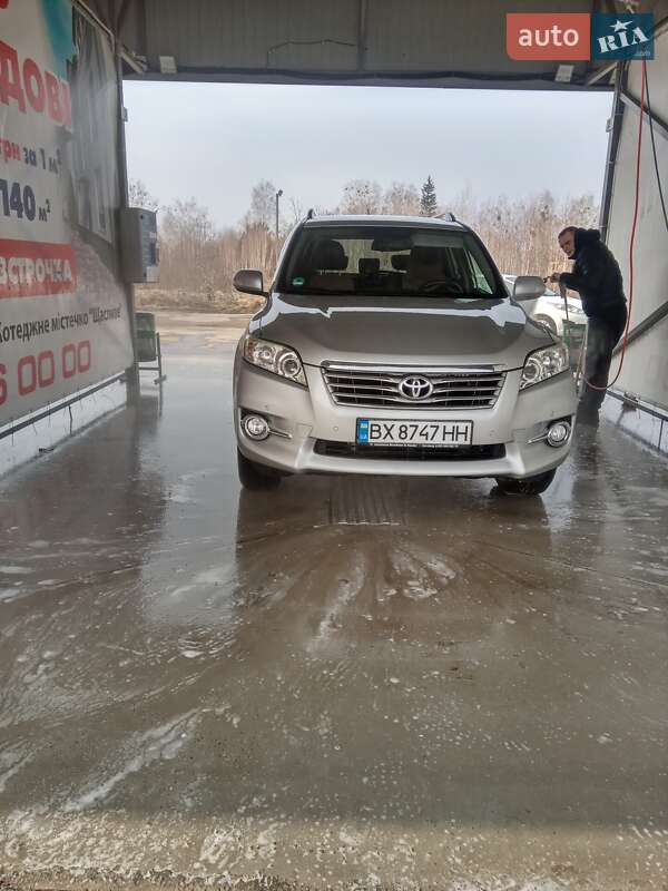 Позашляховик / Кросовер Toyota RAV4 2010 в Ізяславі