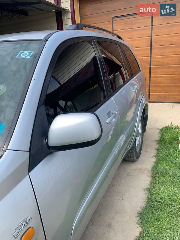 Внедорожник / Кроссовер Toyota RAV4 2003 в Черновцах