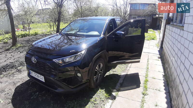 Внедорожник / Кроссовер Toyota RAV4 2020 в Ровно