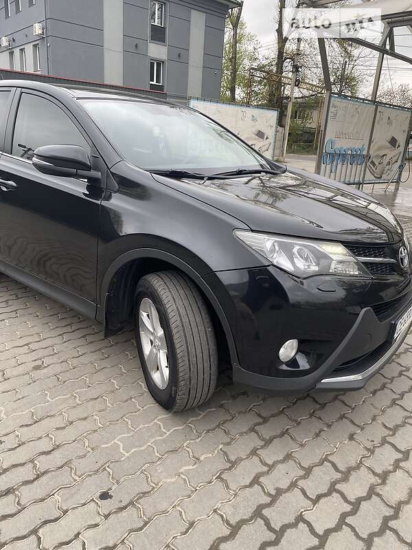 Внедорожник / Кроссовер Toyota RAV4 2013 в Черновцах