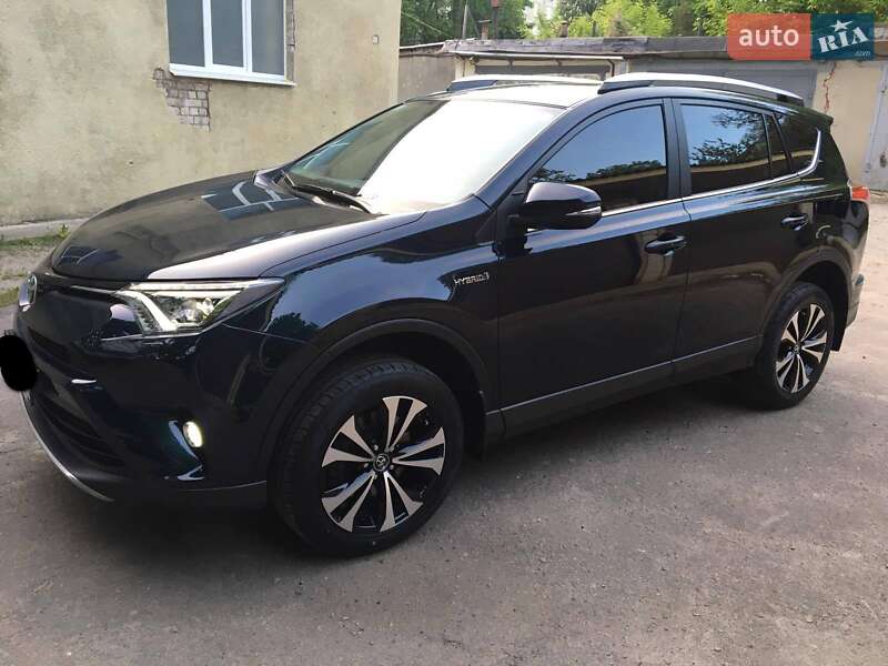 Позашляховик / Кросовер Toyota RAV4 2017 в Харкові