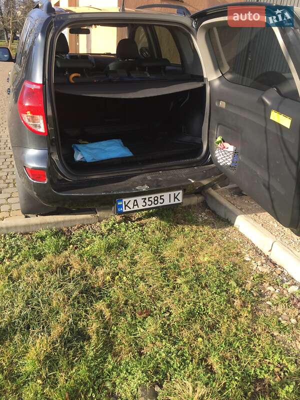 Внедорожник / Кроссовер Toyota RAV4 2006 в Трускавце
