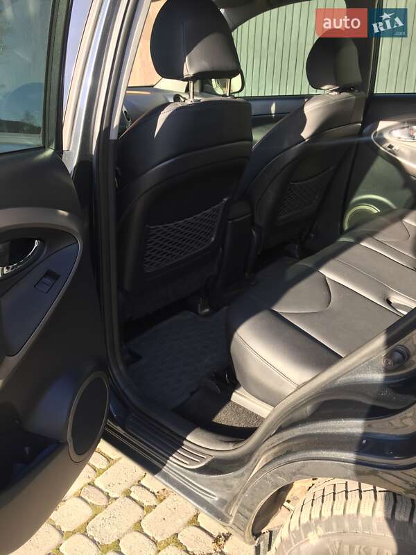 Внедорожник / Кроссовер Toyota RAV4 2006 в Трускавце