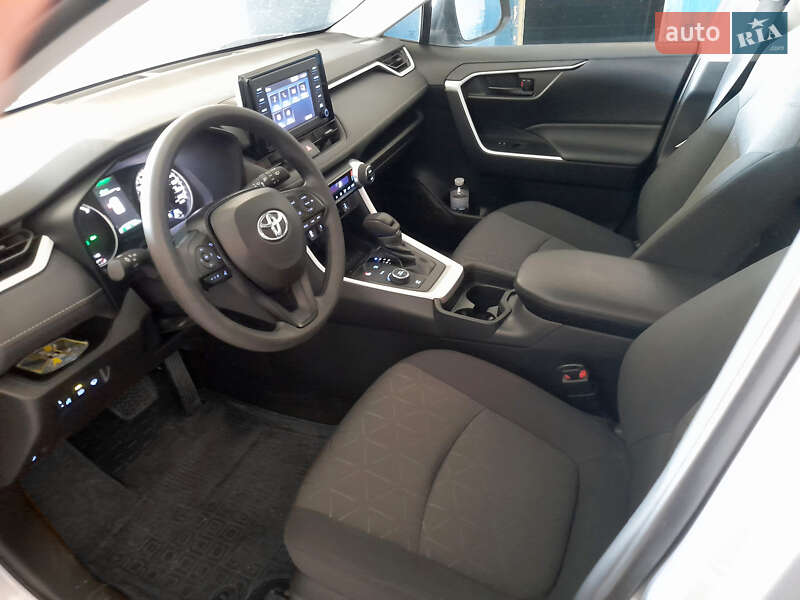 Внедорожник / Кроссовер Toyota RAV4 2020 в Первомайске