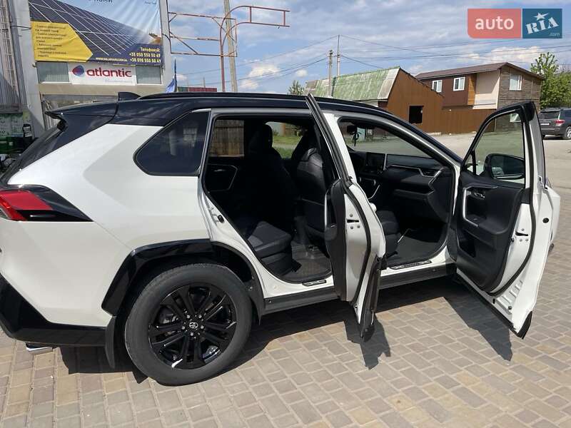 Внедорожник / Кроссовер Toyota RAV4 2018 в Знаменке