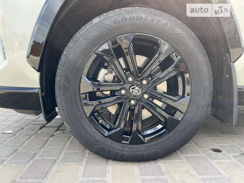 Внедорожник / Кроссовер Toyota RAV4 2018 в Знаменке