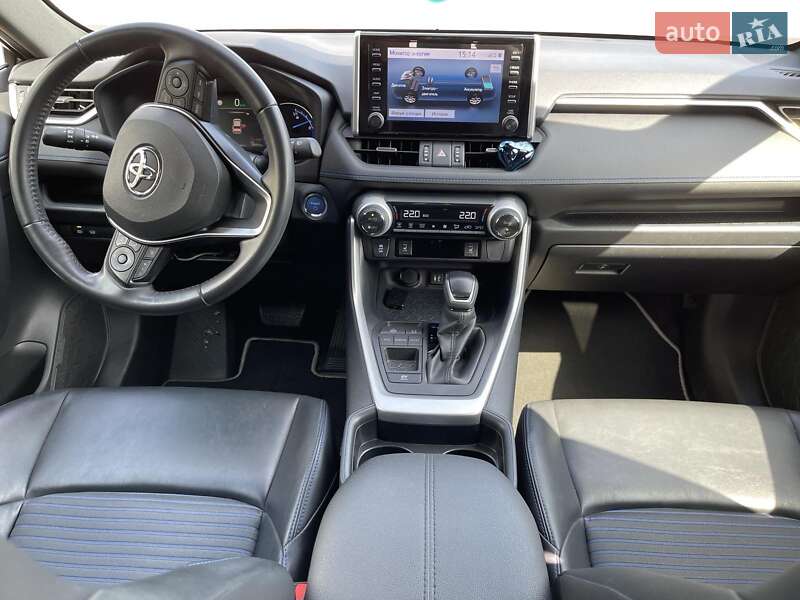 Внедорожник / Кроссовер Toyota RAV4 2018 в Знаменке