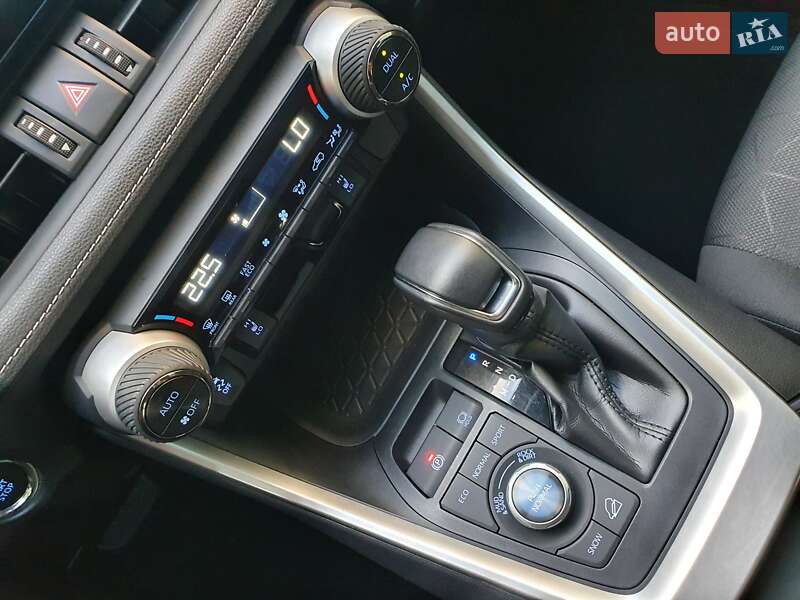 Внедорожник / Кроссовер Toyota RAV4 2019 в Харькове