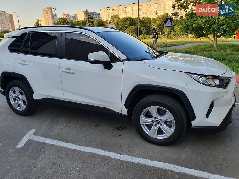 Внедорожник / Кроссовер Toyota RAV4 2019 в Харькове