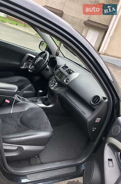 Позашляховик / Кросовер Toyota RAV4 2010 в 