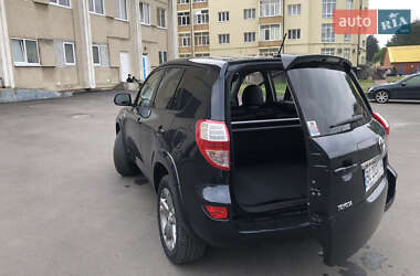 Внедорожник / Кроссовер Toyota RAV4 2010 в Новояворовске