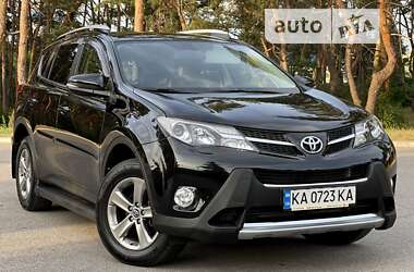 Внедорожник / Кроссовер Toyota RAV4 2015 в 