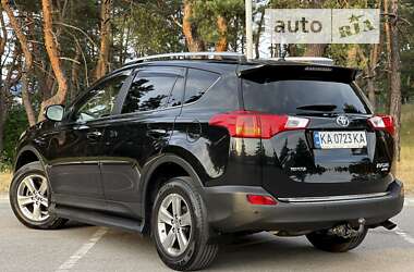 Внедорожник / Кроссовер Toyota RAV4 2015 в 