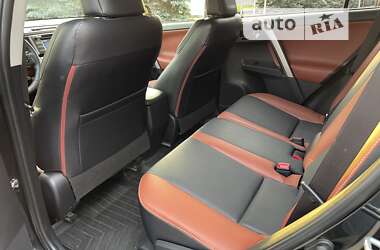 Внедорожник / Кроссовер Toyota RAV4 2015 в 