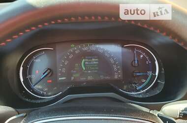 Позашляховик / Кросовер Toyota RAV4 2021 в 