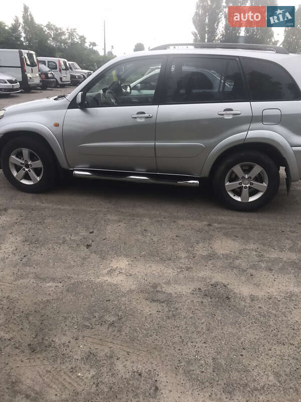 Позашляховик / Кросовер Toyota RAV4 2002 в Володимирці