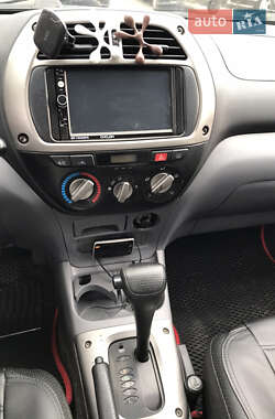 Внедорожник / Кроссовер Toyota RAV4 2002 в Киеве