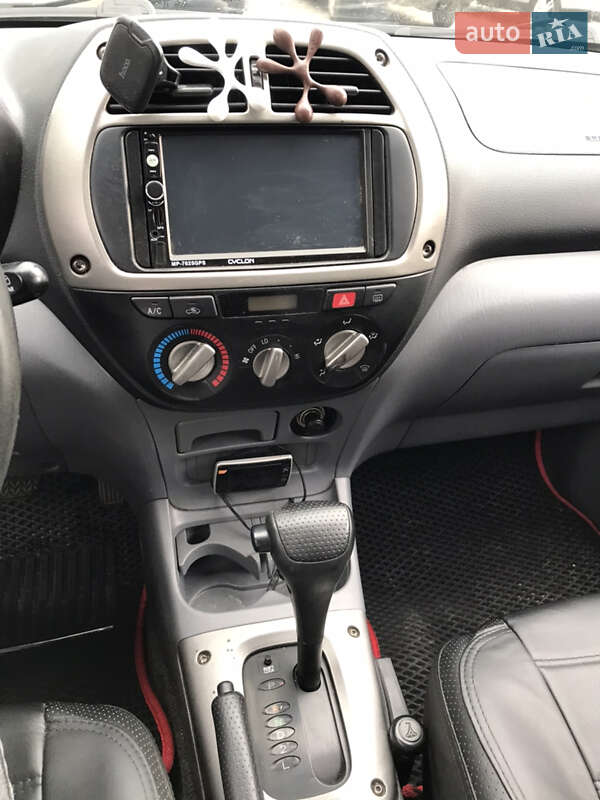 Позашляховик / Кросовер Toyota RAV4 2002 в Володимирці