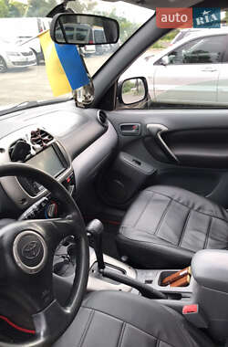 Внедорожник / Кроссовер Toyota RAV4 2002 в Киеве