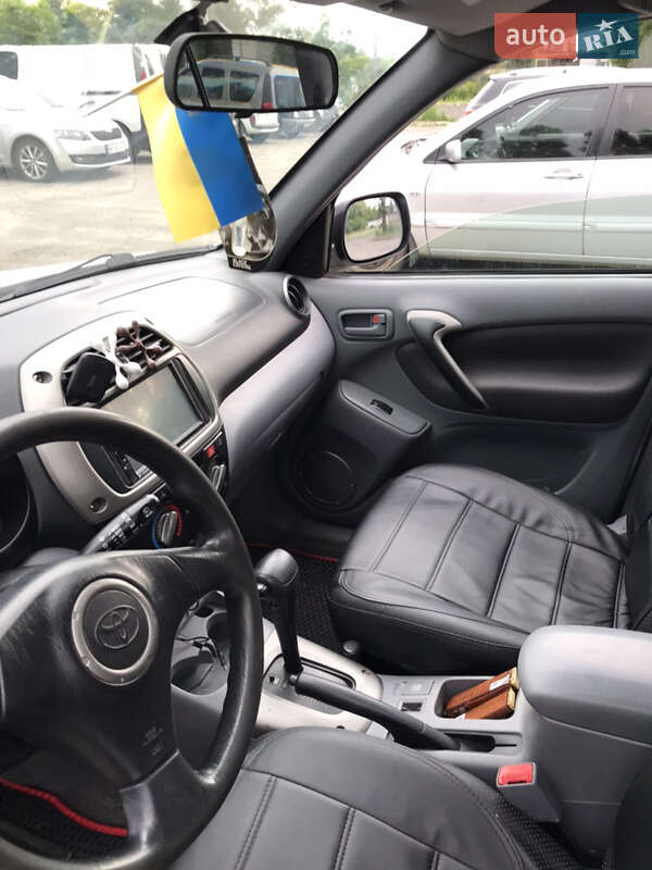 Позашляховик / Кросовер Toyota RAV4 2002 в Володимирці