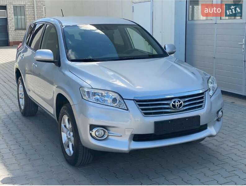 Внедорожник / Кроссовер Toyota RAV4 2010 в Бучаче