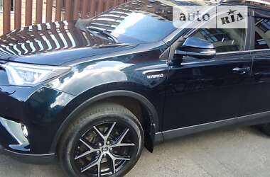 Внедорожник / Кроссовер Toyota RAV4 2018 в 