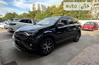 Позашляховик / Кросовер Toyota RAV4 2017 в 