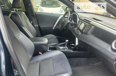 Позашляховик / Кросовер Toyota RAV4 2017 в 