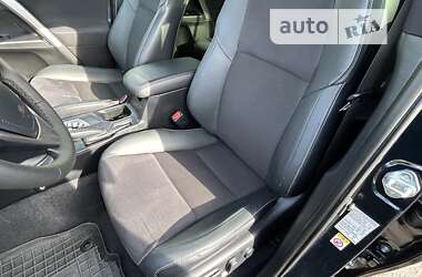 Позашляховик / Кросовер Toyota RAV4 2017 в 
