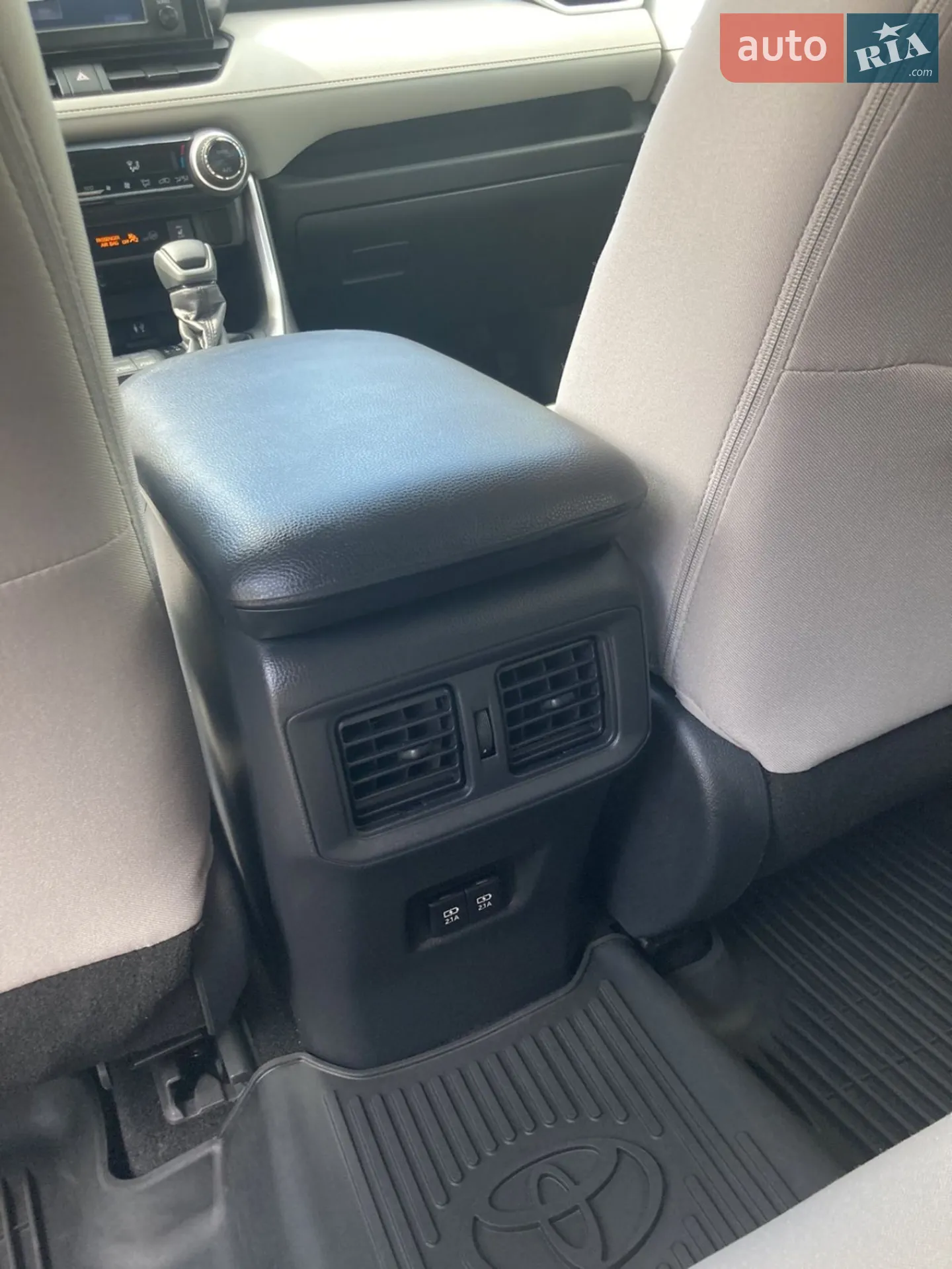 2019 Toyota RAV 4 - мініатюра 9