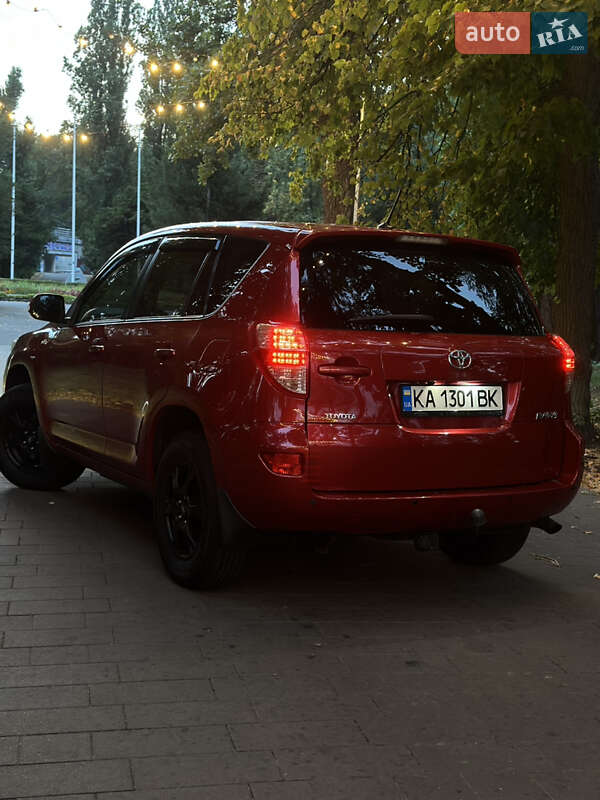 Внедорожник / Кроссовер Toyota RAV4 2010 в Киеве
