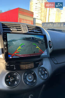 Внедорожник / Кроссовер Toyota RAV4 2010 в Киеве